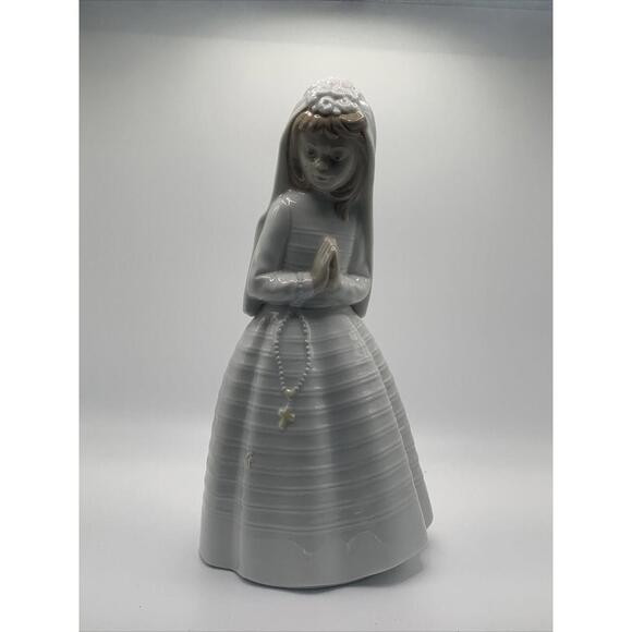 Lladro Other - NAO Lladro Figurine, Girl Praying First Communion Beautiful Retired Statue